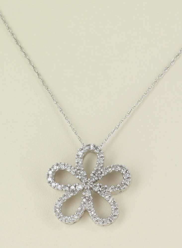 ladies 14k white gold diamond daisy pendant & chain