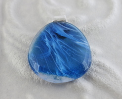 ladies solid sterling silver blue & white resin fashion pendant 0.925%