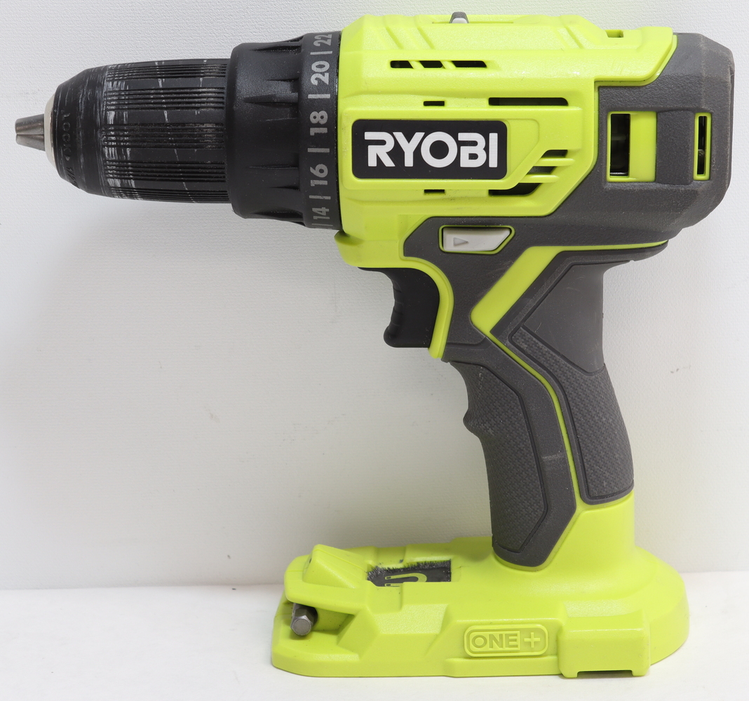 ryobi  p215vn, p235avn, p189 1.5 ah battery, p118b charger with soft carry bag