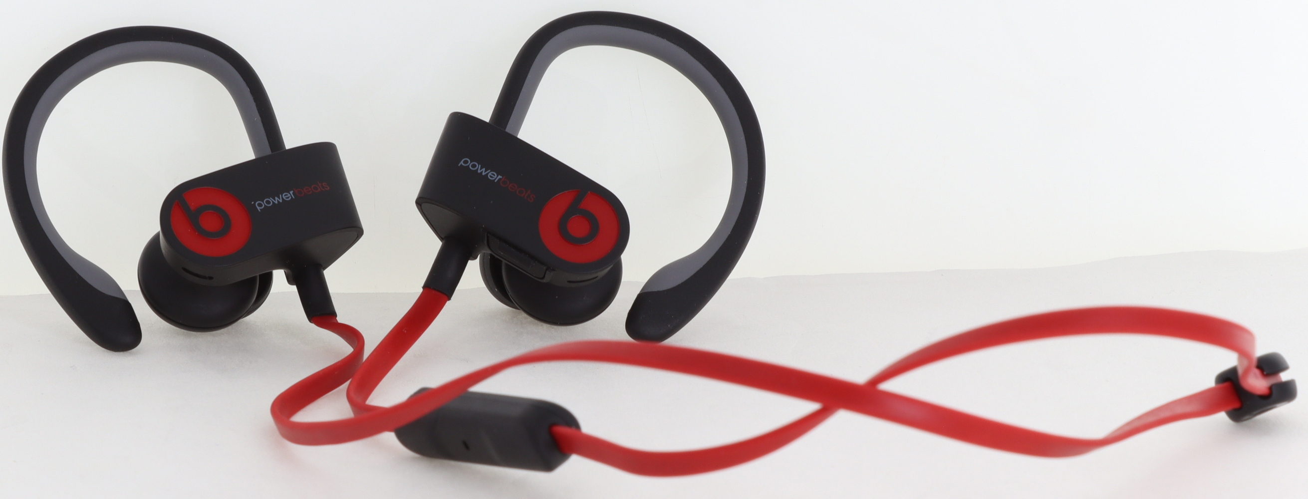 Powerbeats red and online black